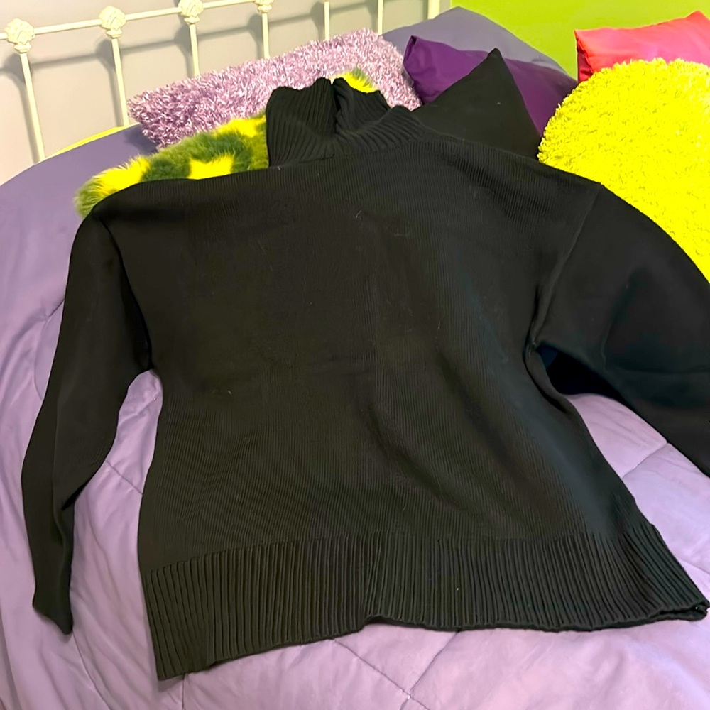 Gap black turtleneck cotton sweater, only worn 2 times.